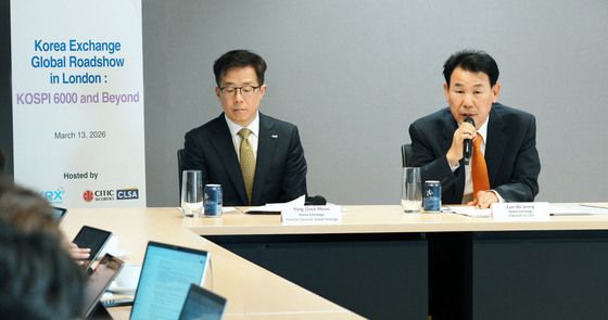 한국 자본시장에 대해 설명하는 정은보 이사장