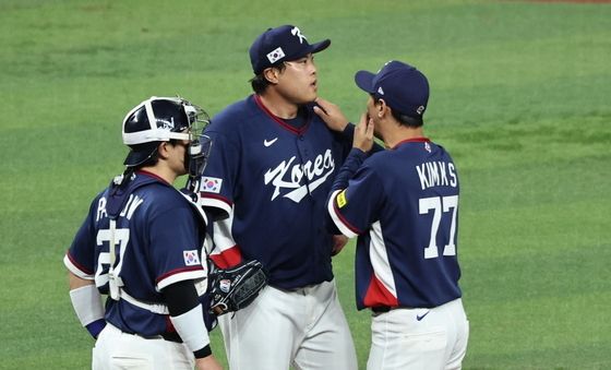 류현진 다독이는 김광삼 투수코치