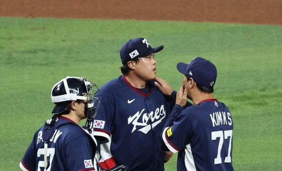 김광삼 투수코치, 현진아 차분하게 하자