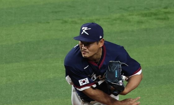 역투하는 노경은