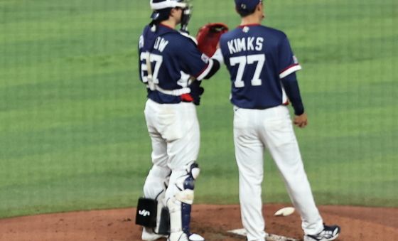 박영현, J.로드리게스 삼진 잡고 교체