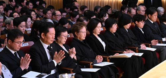 故 이해찬 前 총리 49재 참석한 김혜경 여사