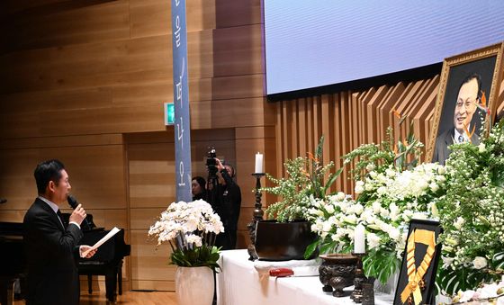 추도사하는 정청래 대표