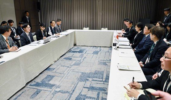김정관 산업통상부 장관, 아카자와 료세이 일본 경제산업성 대신과 회담