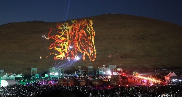 제주 오름에 펼쳐진 '디지털 불놓기'