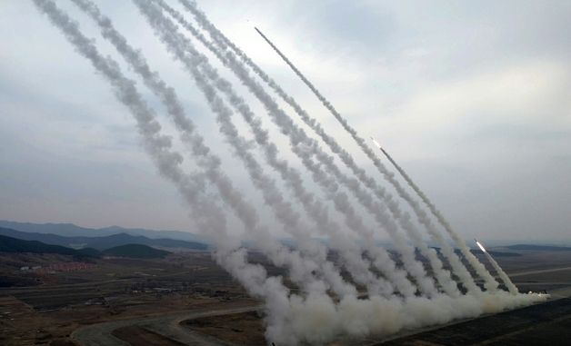 북, 600㎜ 초정밀 다연장 방사포 타격훈련…한미 연합연습 견제
