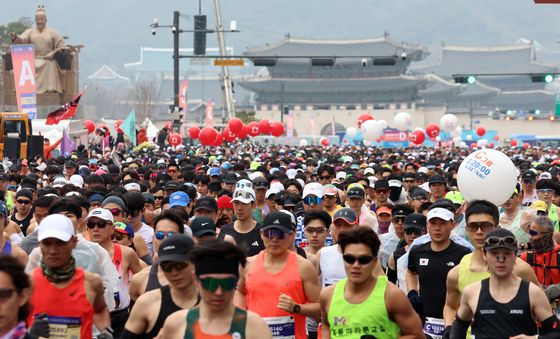 서울 도심 달리는 4만 러너