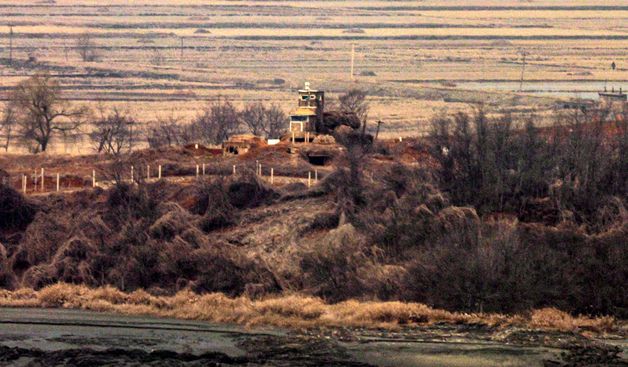 北 600㎜ 방사포 훈련 실시···김정은 "420㎞ 안 적들에 불안 줄 것"