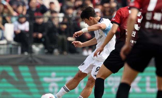 최석현의 강력한 슈팅