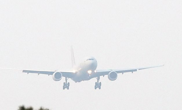 착륙하는 '시그너스'