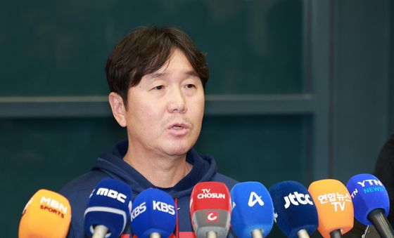 WBC 8강 성과···인터뷰하는 류지현 감독