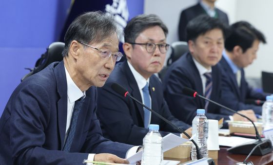 모두발언하는 유동수 위원장