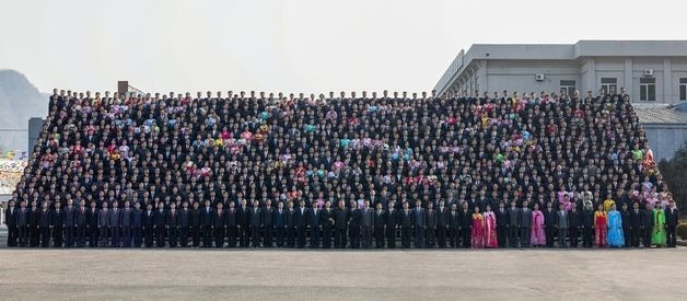 김정은, 천성청년탄광 노동자들과 기념사