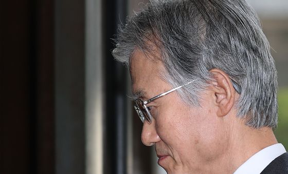 '묵묵부답' 출근하는 조희대 대법원장