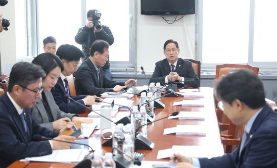 조세소위원회 주재하는 박수영