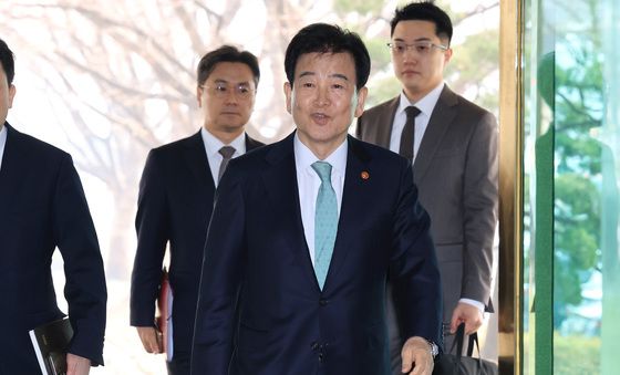 도어스테핑 나서는 정동영 통일부 장관