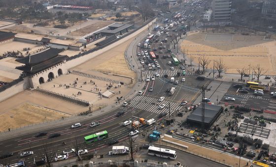 BTS 컴백 공연 무대 광화문광장에 설치