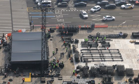 광화문광장에 설치되는 BTS 컴백 공연 무대