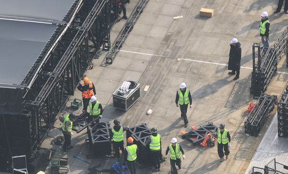 BTS 컴백 공연 무대 광화문광장에 설치