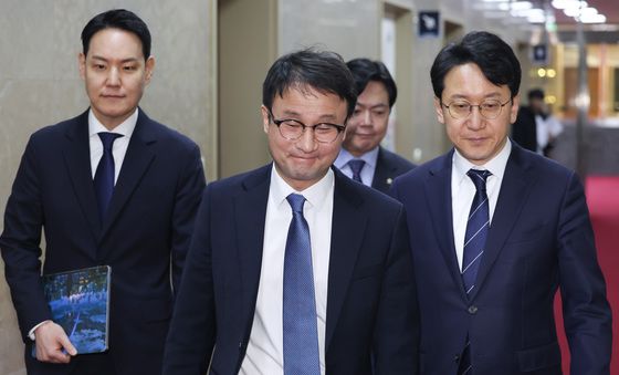 국회의장실 향하는 민주당 원내지도부