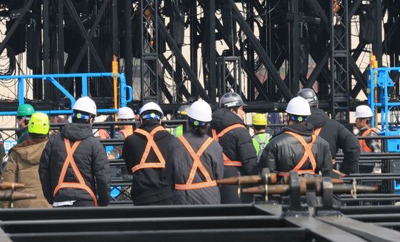 BTS 컴백 공연 무대 설치중인 광화문 광장