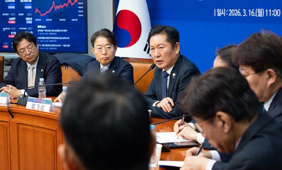 발언하는 정청래 대표