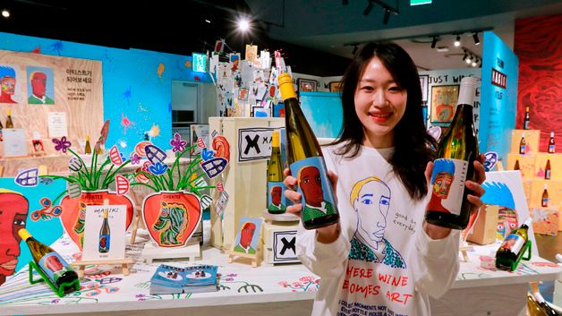 롯데百, 세븐일레븐 X 하정우 와인 '마키키 아틀리에' 팝업 오픈