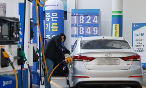 최고가격제 시행 나흘째, 기름값 인하 속도는?