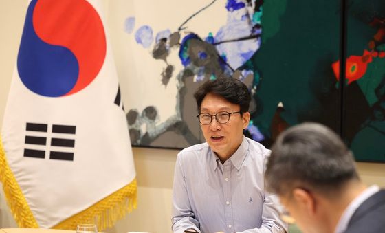 미국서 영상간부회의 갖는 김민석 총리