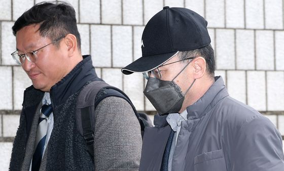 마스크·모자로 얼굴 가린 곽종근 전 사령관