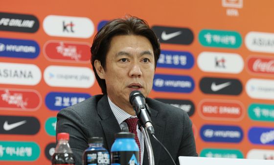 코리아풋볼파크에서 소집 명단 발표하는 홍명보