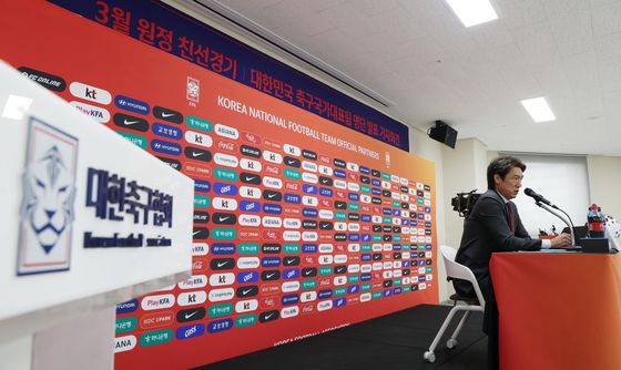코리아풋볼파크에서 소집 명단 발표하는 홍명보 감독