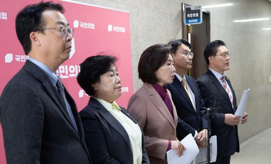 국민의힘 법사위원들 '코로나19 백신 감사 관련 현안질의 개의해야'