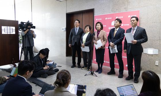 현안 기자회견하는 국민의힘 법사위원들