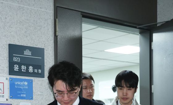 윤한홍 의원실 수사 마친 특검팀