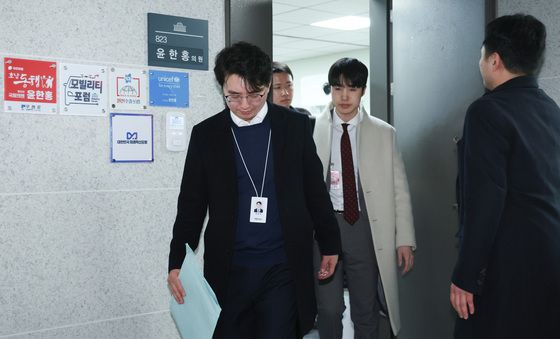 윤한홍 의원실 압수수색 마친 특검팀