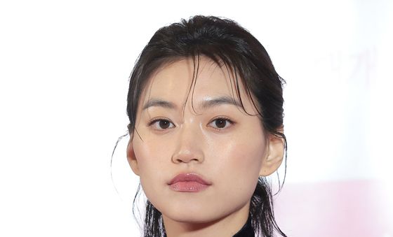 김도연, 시크한 눈빛