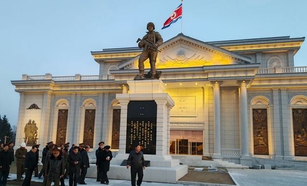 김정은, 해외군사작전 전투위훈기념관 건설 현장 지도