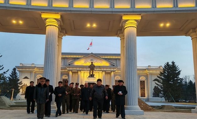 김정은, '러 파병 기념관' 찾아 "불멸의 전당으로 완공"