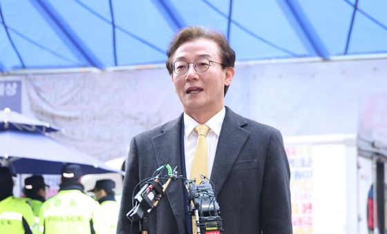 답변하는 전재수