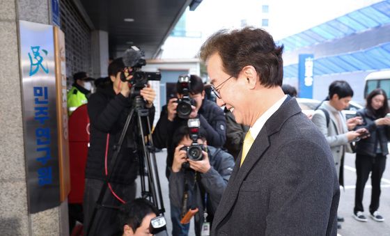 광역단체장 후보 면접 향하는 전재수