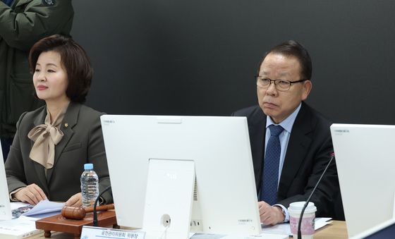 김이수 공관위원장, 광연단체장 후보 면접 심사