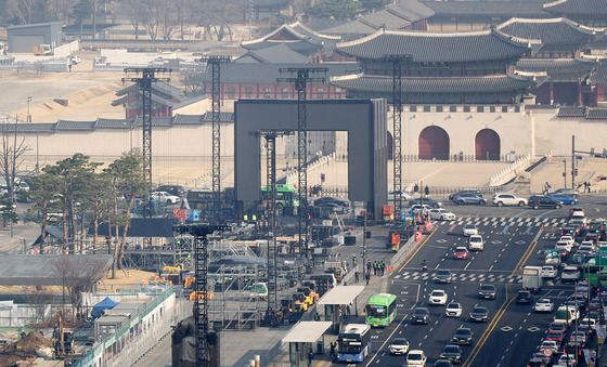 광화문 BTS 컴백 공연 준비 한창