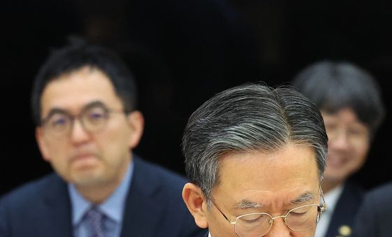 국무회의 참석한 법무부 장관과 검찰총장 직무대행