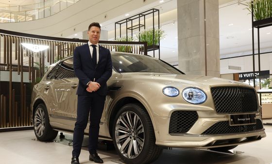 벤틀리 '더 뉴 벤테이가 스피드' 공개하는 크리스티안 슐릭 총괄상무
