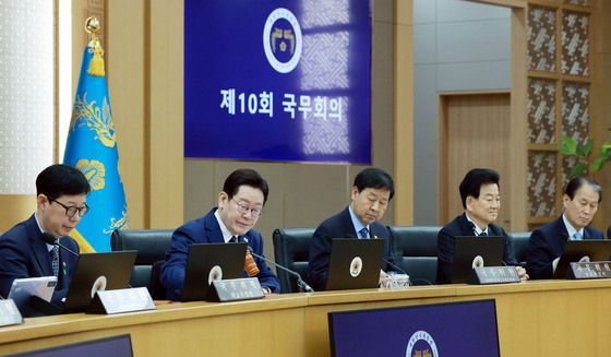 의사봉 두드리는 이재명 대통령