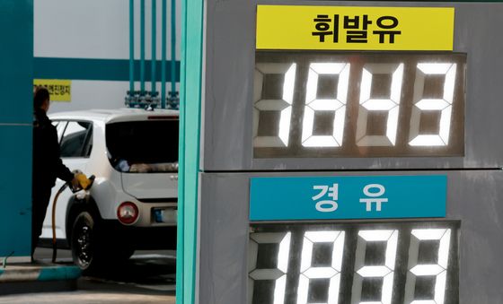 '석유 최고가격제' 닷새째…하락세 보이는 기름값