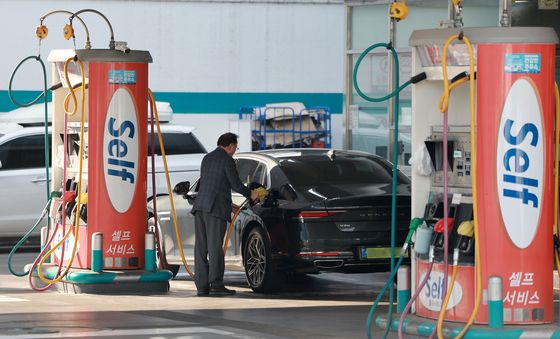 전국에서 가장 비싼 주유소도 기름값 내렸다···석유 최고가격제 시행 닷새째