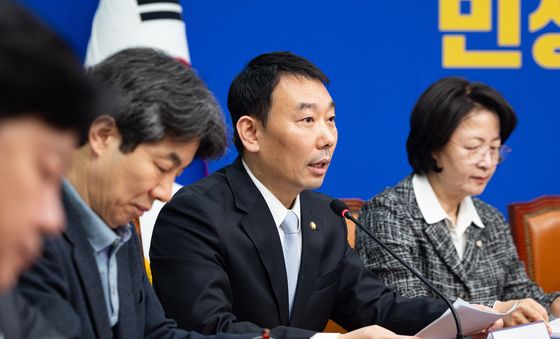 당정청 합의한 검찰개혁 법안 설명하는 김용민 민주당 법사위 간사