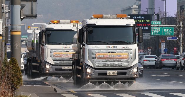 미세먼지에 갇힌 도심 청소